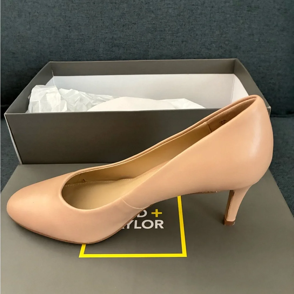 Nude leather pumps - Picture 5 of 13